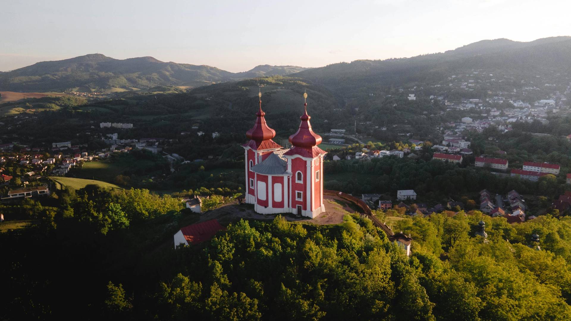 Realitný trh v Banskej Štiavnici: Prečo by mali investori spozornieť?