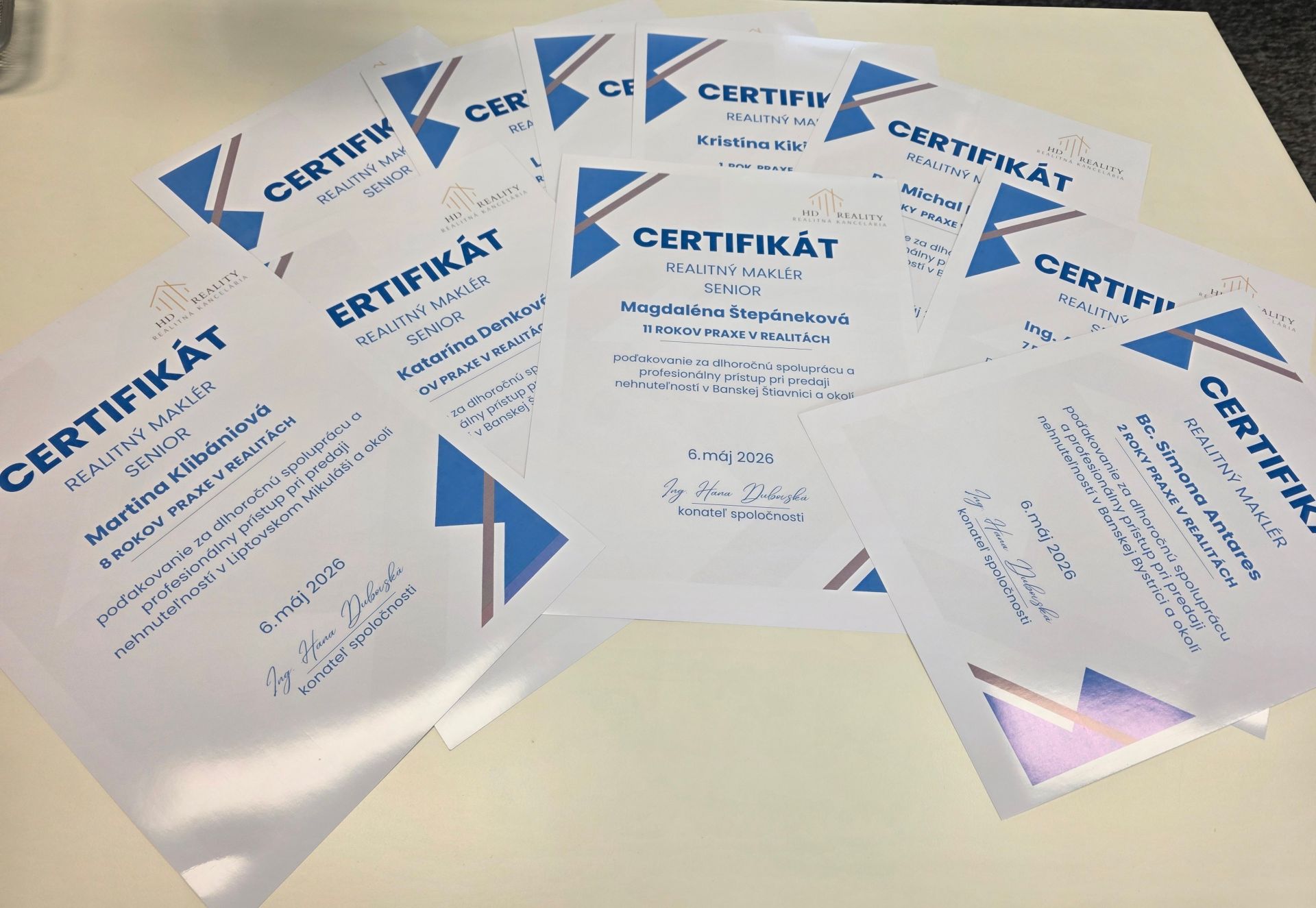 Tím profesionálnych realitných maklérov- HD reality Tím profesionálnych realitných maklérov- HD reality