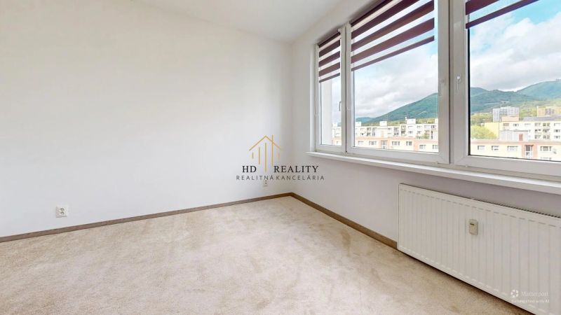 bDJ19zn7jNe-Bedroom.webp