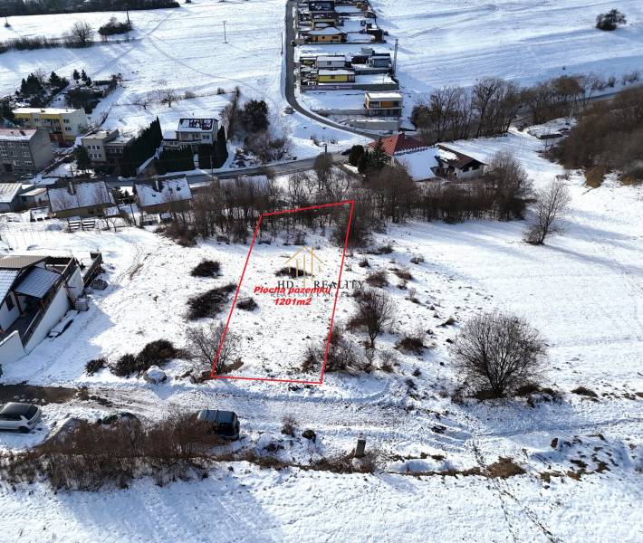 1201m2 má pozemok.jpg