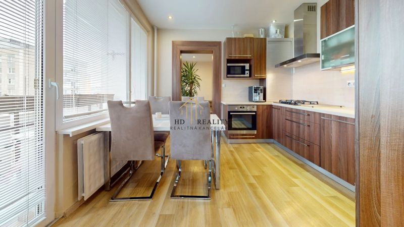 ssdZNjbPZGU-Kitchen.webp