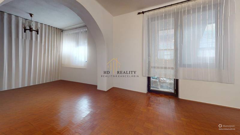 Living-Room-Defurnished (2).jpg