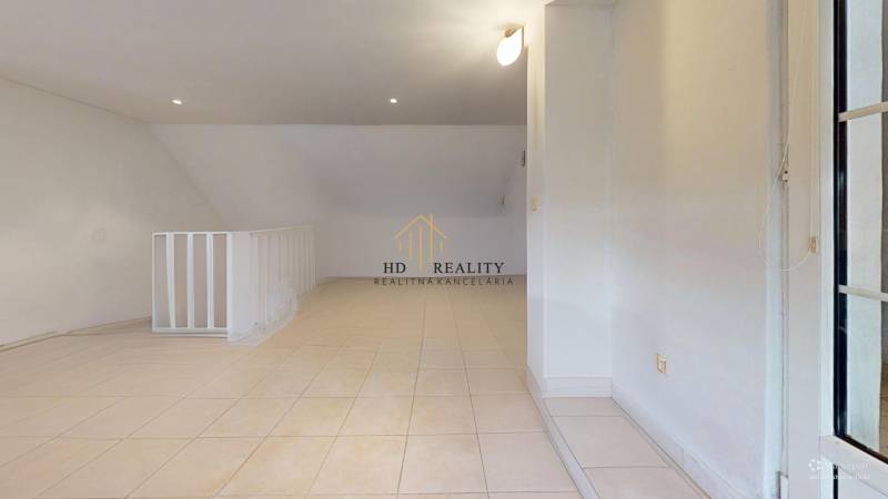 Living-Room-Defurnished (1).jpg