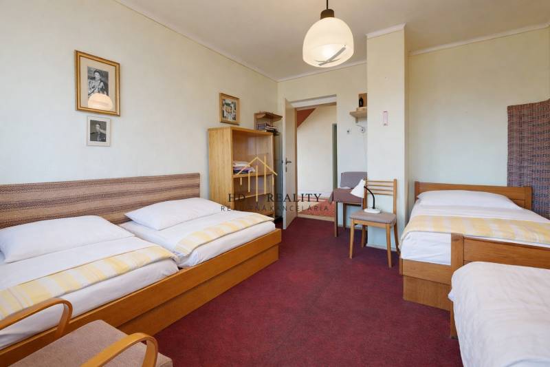 1772726222-1a77a209-1318-4cde-a37b-ad7a765c951c (1).jpg