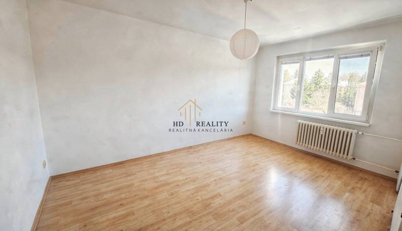 obývačka bez nábytku.jpg