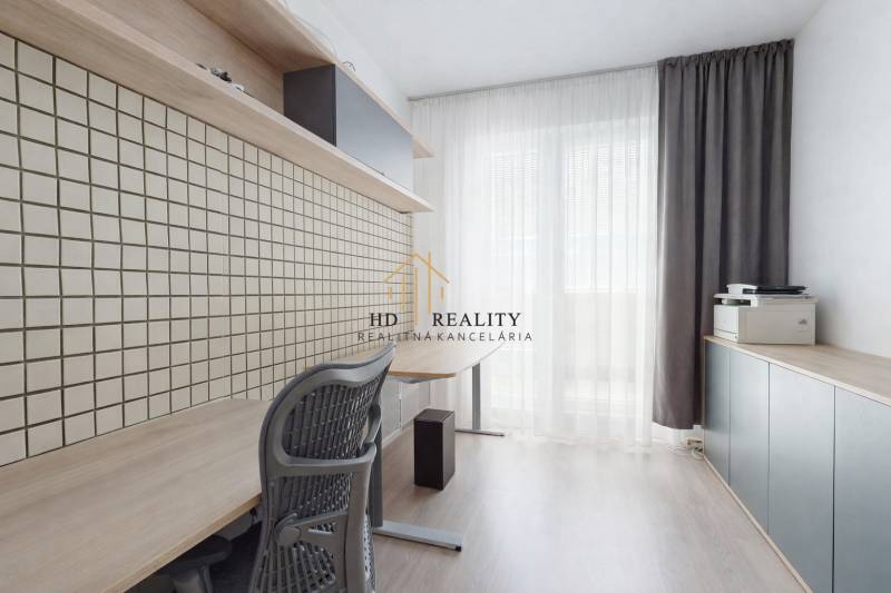 vizoška pracovna.png