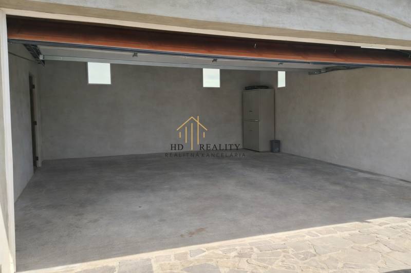 garaž vyčistená.png