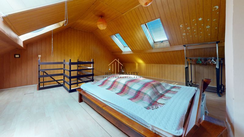 Bedroom (1).jpg