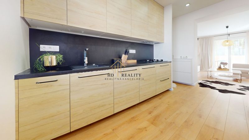 Kitchen1.jpg